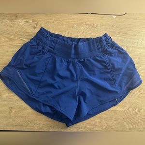 Lululemon 2.5 inch Hotty Hot shorts